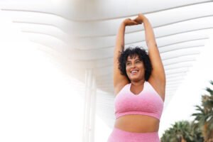 mujer haciendo deporte para ayudar a la salud mental