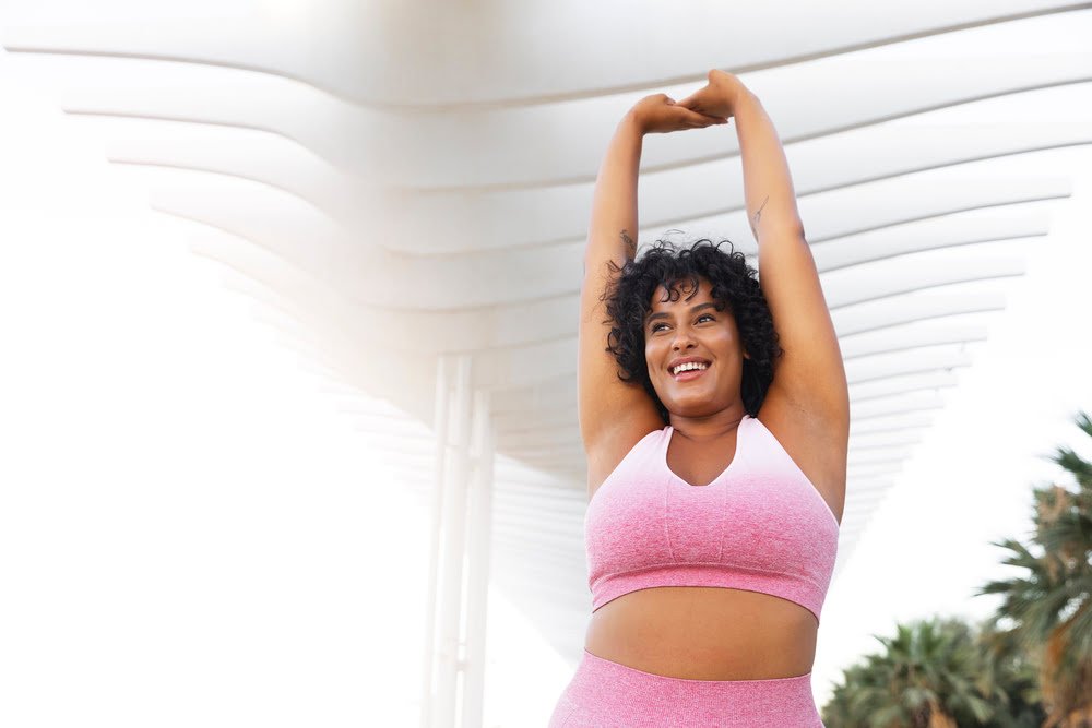 mujer haciendo deporte para ayudar a la salud mental